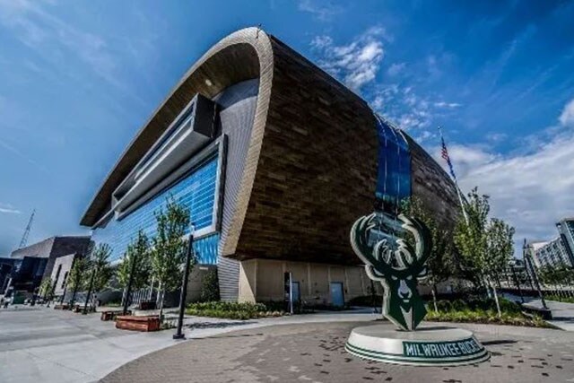 密尔沃基费哲论坛竞技场（Fiserv Forum Arena）